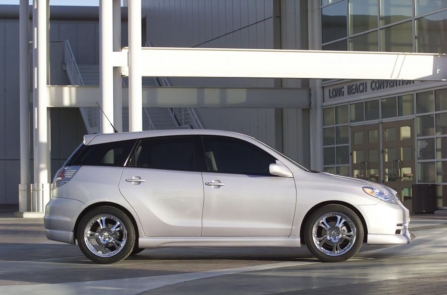 Toyota Corolla Matrix Concept (E130) 2001 года  (фото 21 из 34)